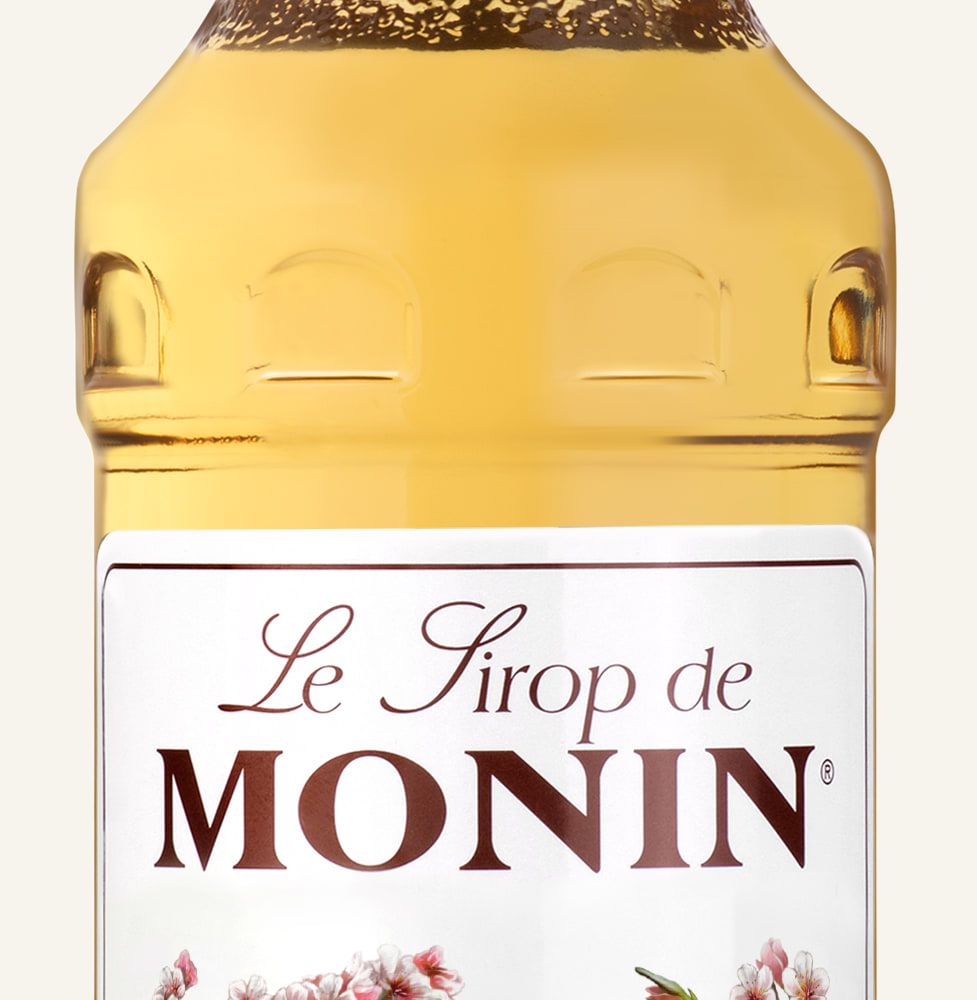 MONIN sirup Amaretto 0,7l — láhev barového sirupu