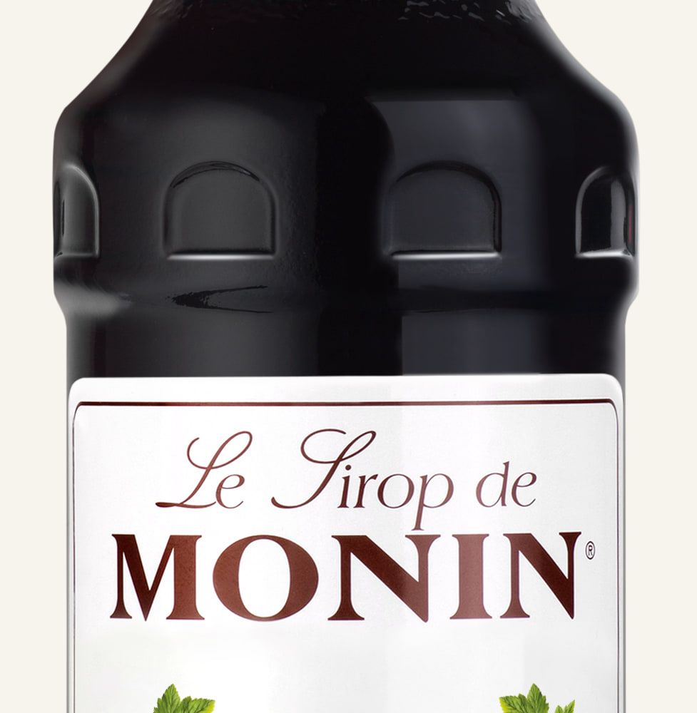 MONIN sirup Rybíz černý 0,7l — láhev barového sirupu